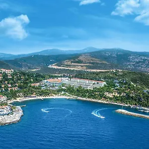 Pine Bay Complex