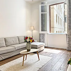 https://palermo-blu-palazzo-pirrotta.sicilyhotelsitaly.net