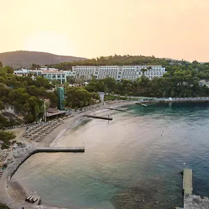 Pine Bay Complex
